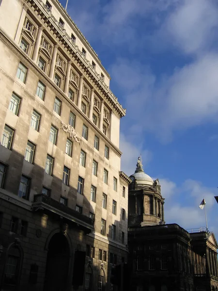 Edifício histórico em Liverpool em Sunshine — Fotografia de Stock