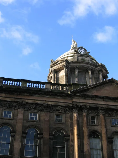 Edificio histórico con cúpula en Liverpool Imagen de stock