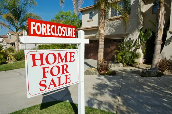 Foreclosure Real Estate Sign and Houses — Stock Photo, Image