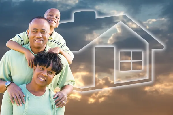 African American Family Over Sky, House — Stock Photo, Image