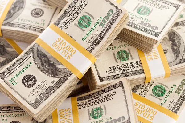 Stapels van tienduizend dollar contant geld — Stockfoto