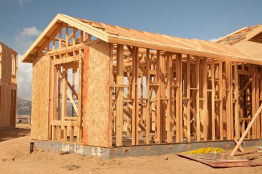 Yeni ev inşaatı çerçevesi