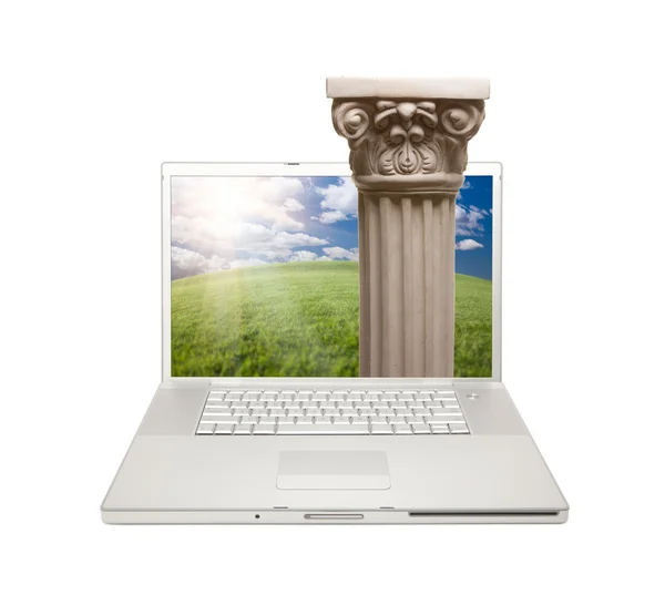 Laptop isoliert mit klassischer Säule — Stockfoto