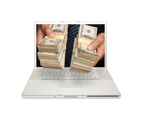 Hombre entregando pilas de dinero a través de la pantalla —  Fotos de Stock