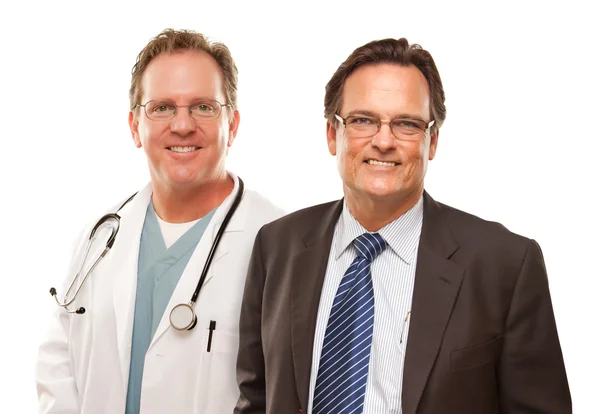 Hombre de negocios sonriente con médico masculino o enfermera aislado en un fondo blanco — Foto de Stock