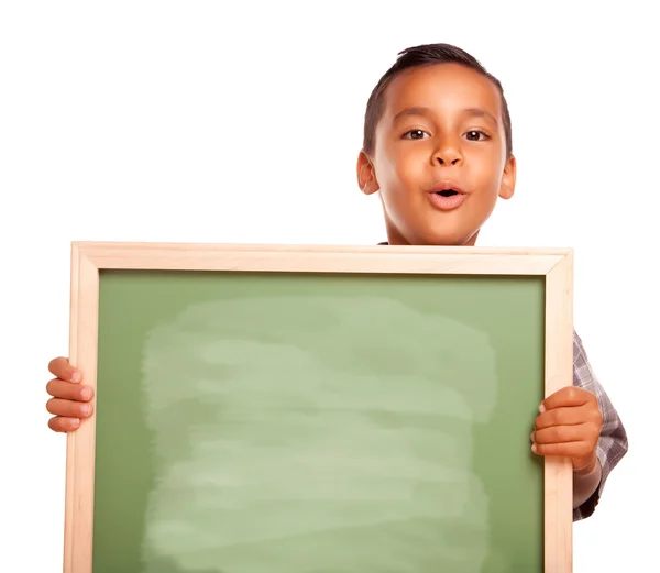 Söta spansktalande pojke håller Tom chalkboard isolerad på en vit bakgrund. — Stockfoto