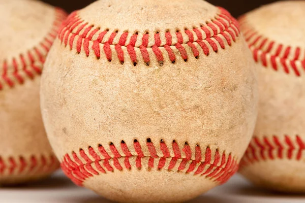 Μακροεντολή αφηρημένη λεπτομέρεια του μπέιζμπολ φορεμένο δέρμα. — Φωτογραφία Αρχείου