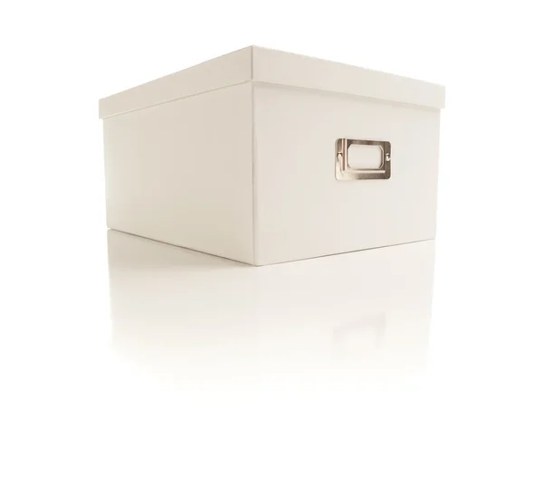Bílé krabici izolované na pozadí — Stock fotografie
