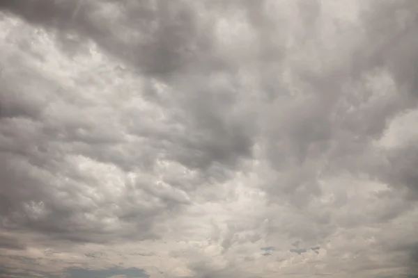 Ominous fundo céu nublado — Fotografia de Stock