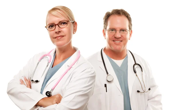Улыбающиеся мужчины и женщины-врачи или медсестры — стоковое фото