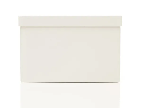 Scatola bianca vuota con coperchio su bianco — Foto Stock