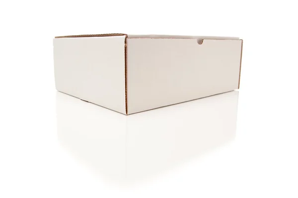 Κενό κουτί λευκό χαρτόνι απομονωθεί — Φωτογραφία Αρχείου