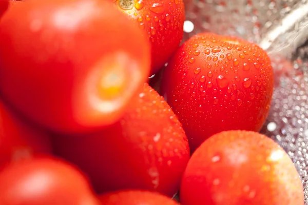 Fresh, Vibrant Roma Tomatoes in Colander with Water Drops — Stock Photo, Image