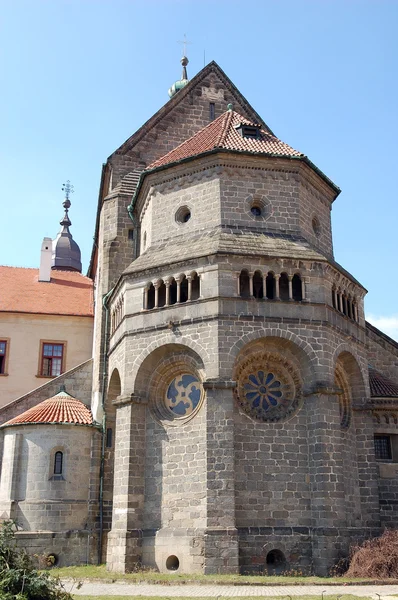 Gotycka katedra poza w trebic — Zdjęcie stockowe