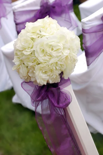 Menyasszonyi csokor fehér rózsával Stock Kép