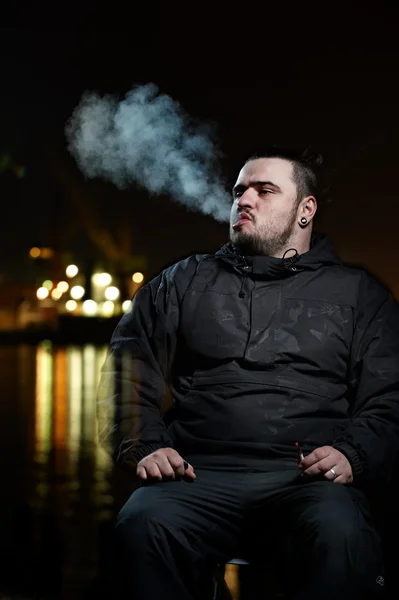 Smoking and drinking man — Stock Photo, Image