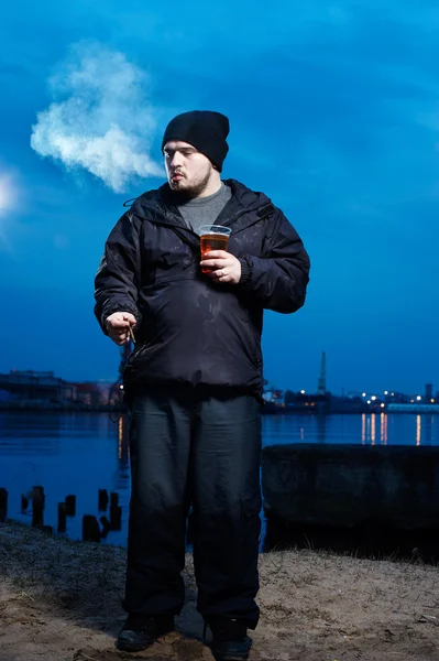 Smoking and drinking man — Stock Photo, Image