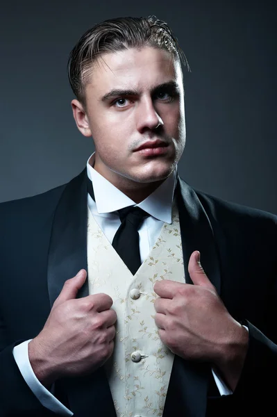 Portrait of young handsome groom in suit — Stock Photo, Image