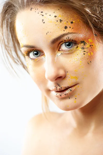 Retrato de close-up de bela jovem com maquiagem glamour — Fotografia de Stock