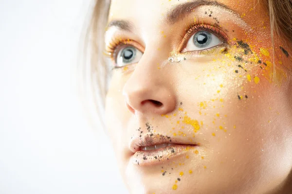 Detailní portrét krásné mladé ženy s glamour make-up — Stock fotografie