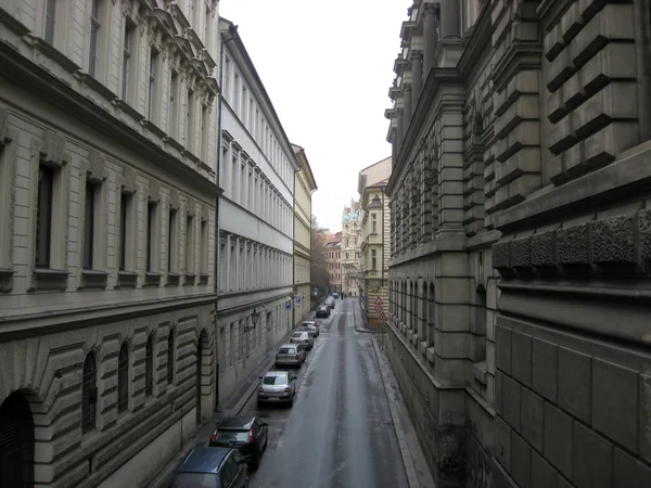 Pohled z úhlu na ulici v Praze — Stock fotografie