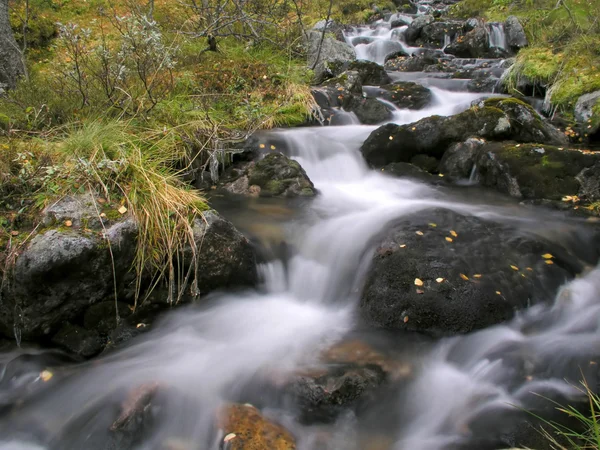 Piękny górski potok — Zdjęcie stockowe
