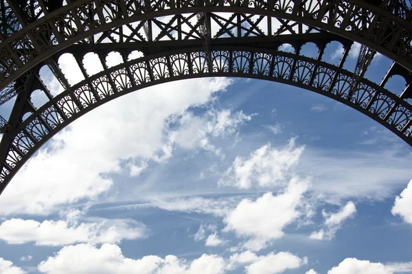 Torre Eiffel y cielo azul —  Fotos de Stock