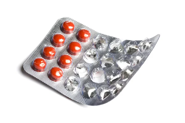 Červené pilulky izolované na bílé — Stock fotografie
