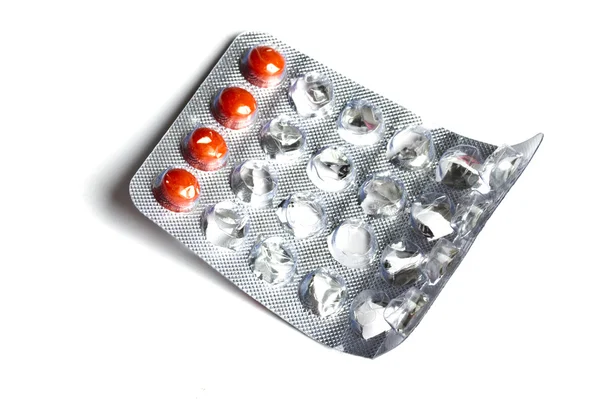 Pillole rosse isolate su bianco — Foto Stock