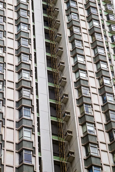 Hög byggnad av lägenheter i hong kong — Stockfoto