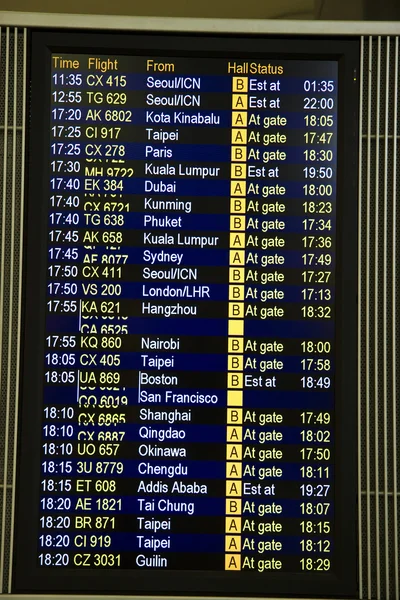 Tablero de información de llegada en Aeropuerto de Hong Kong — Foto de Stock