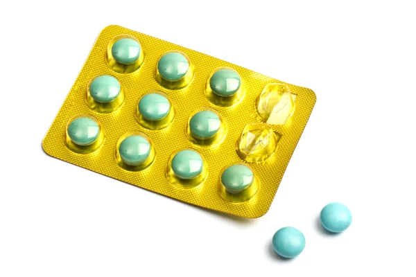 Set van groene pillen geïsoleerd op wit — Stockfoto