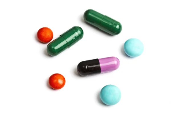 Píldoras de colores aislados en blanco — Foto de Stock