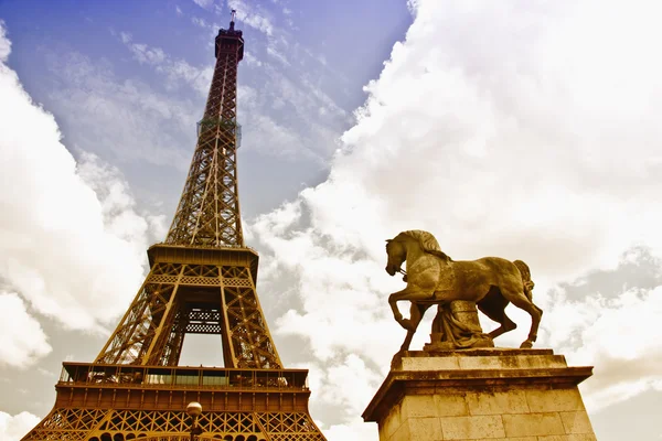 Eiffel tower in cloudy sky — Stock Photo, Image