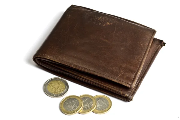 硬币上白色隔离的棕色钱包 — 图库照片
