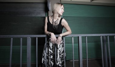 kadın kentsel bir ortamda