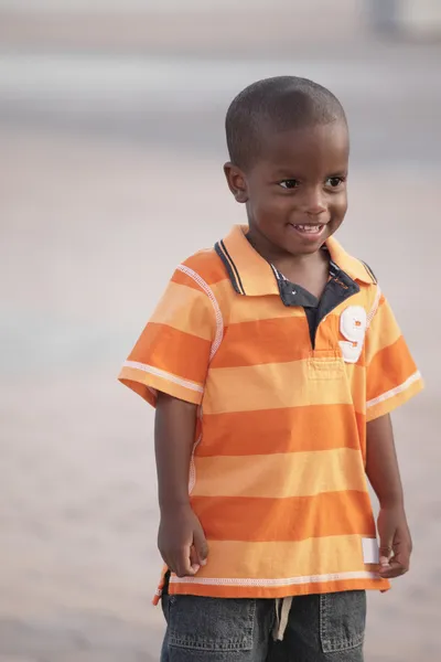 Χαριτωμένο μικρό αφροαμερικάνων παιδί smilin — Φωτογραφία Αρχείου