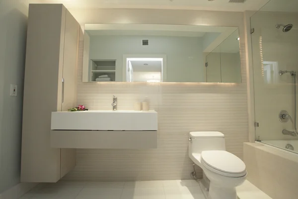 现代浴室 — 图库照片