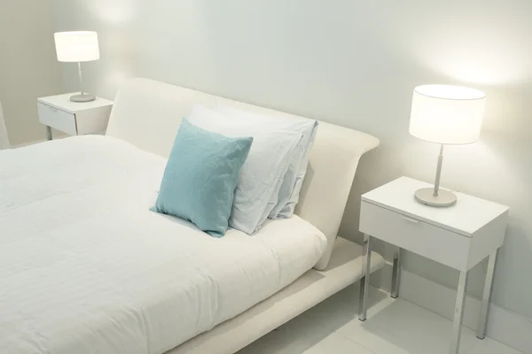 Bedroom with side lamps — Stock Photo, Image