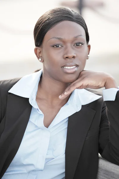 HHeadshot of a young black woman — Stock Photo, Image