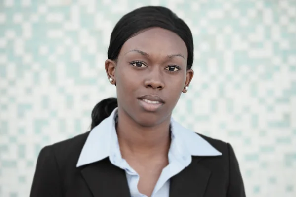 Mulher de negócios afro-americana bonita — Fotografia de Stock