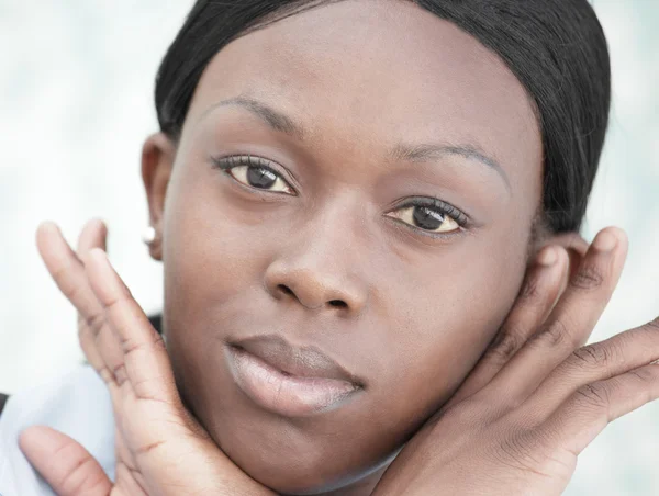 Headshot młodej kobiety, czarny — Zdjęcie stockowe