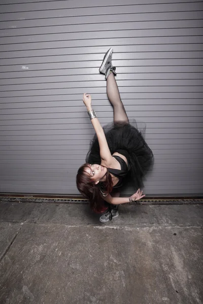 在黑暗中跳舞的芭蕾舞女演员 — 图库照片