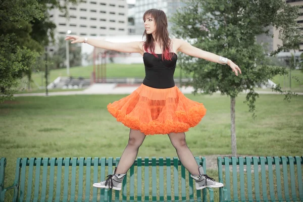 Ballerina i parken — Stockfoto