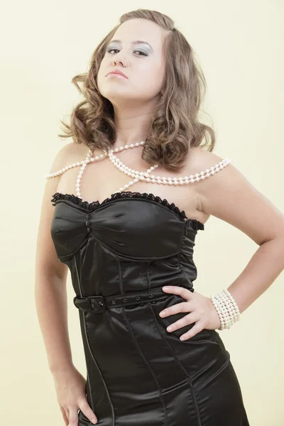 Sexy Frau mit Perlen — Stockfoto