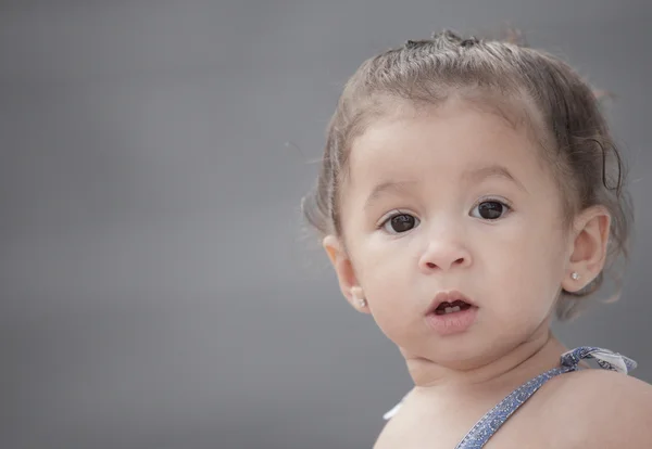 Headshot şirin bebek kız — Stok fotoğraf
