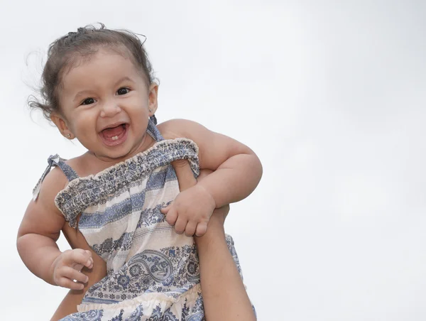 空気で開催されている幼児 — ストック写真