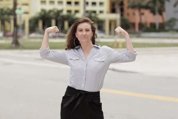 Businesswoman flexing her muscles — Stock Photo, Image