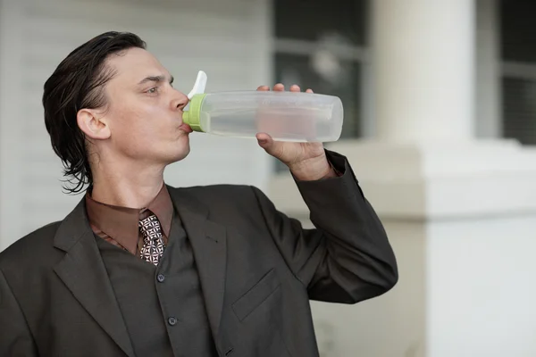 Businessman drinking water — Stock Photo, Image