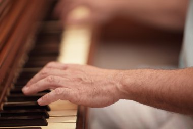 Man playing piano clipart